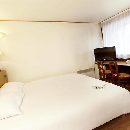 Campanile Rouen Nord - Barentin Hotel Exterior foto
